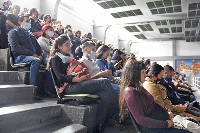 mujer auditorio